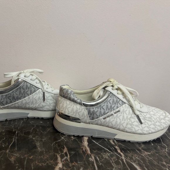 Michael Kors Sneakers - Picture 1 of 1